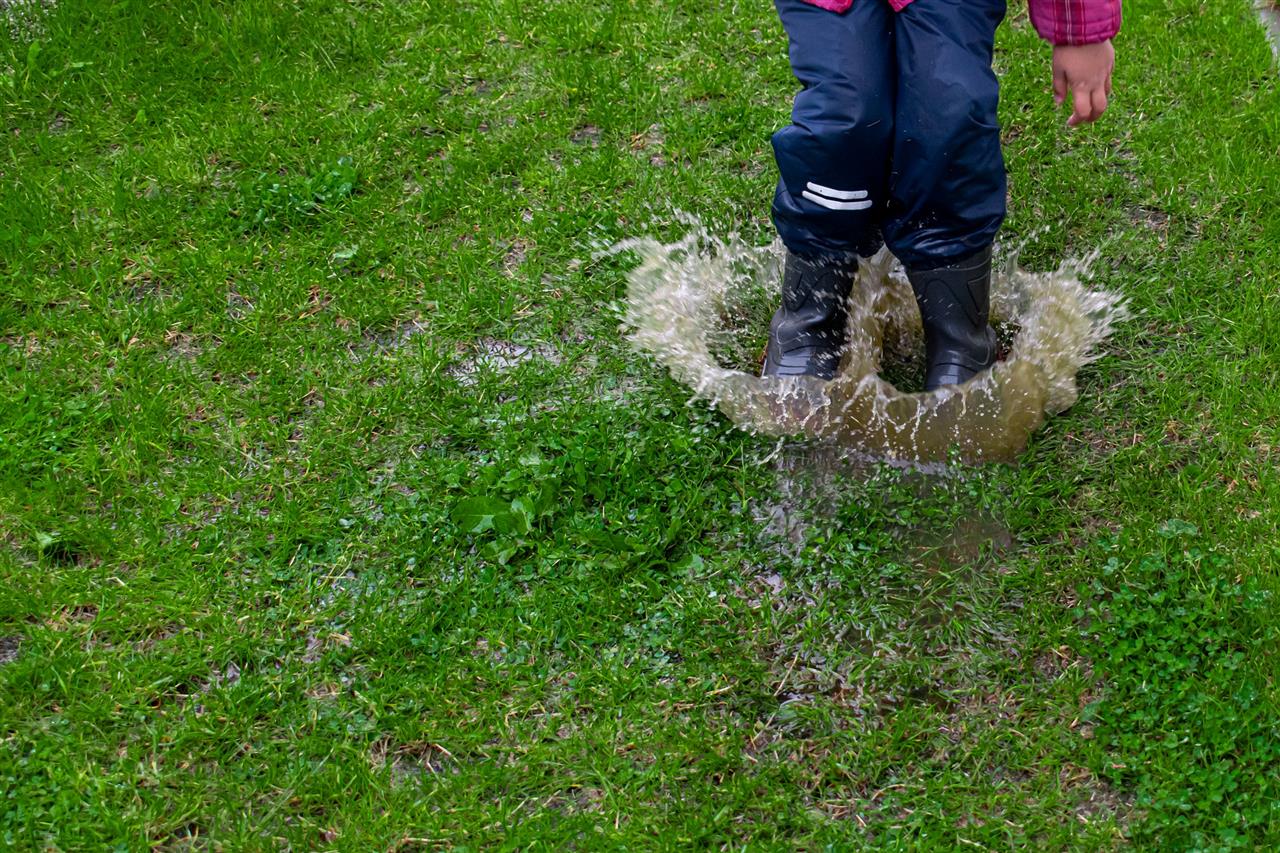 Lad dit barn lege udenfor i alt slags vejr med Celavi regntøj